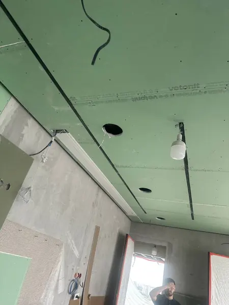 Выводы под освещение в потолке